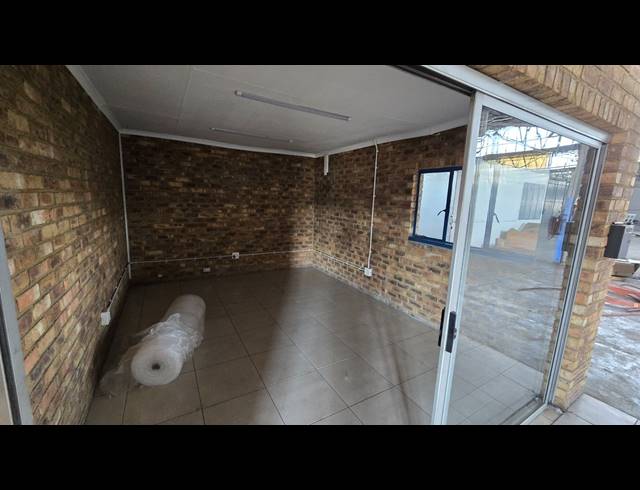 1,458M² WAREHOUSE TO LET IN ISANDO